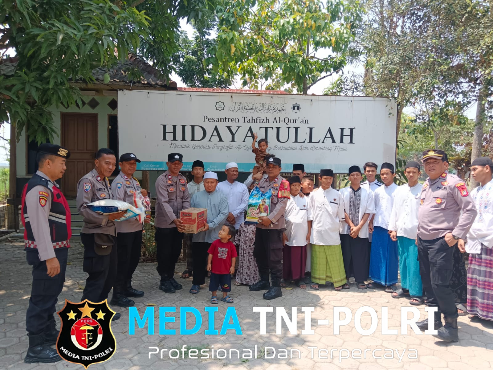 Kapolsek Pebayuran Kunjungi Ponpes Hidayatulloh dalam Peringatan Hari Santri Nasional 2026, Perkuat Silaturahmi dan Sinergi Kamtibmas