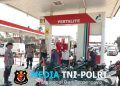 Respons Keluhan Warga, Polres Pringsewu Hadir Amankan Antrean BBM di SPBU