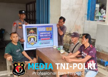 Humanis di Siang Terik! Polsek Air Besar Patroli Bawa Banner 110, Sambangi Warga Door to Door