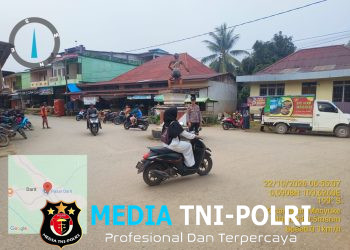 Samapta Polsek Menyuke Lakukan Pengaturan Pagi Di Depan Sekolahan dan Di Pasar Darit
