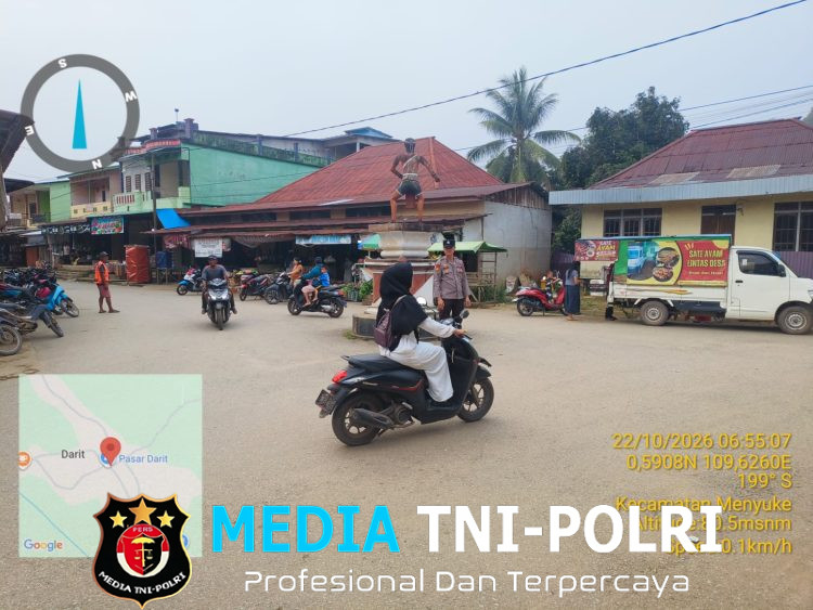 Samapta Polsek Menyuke Lakukan Pengaturan Pagi Di Depan Sekolahan dan Di Pasar Darit