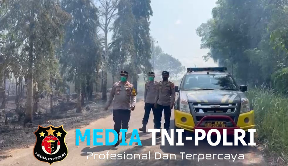 Polsek Pulau Panggung Bersama Tim Gabungan Padamkan Kebakaran di Batu Tegi