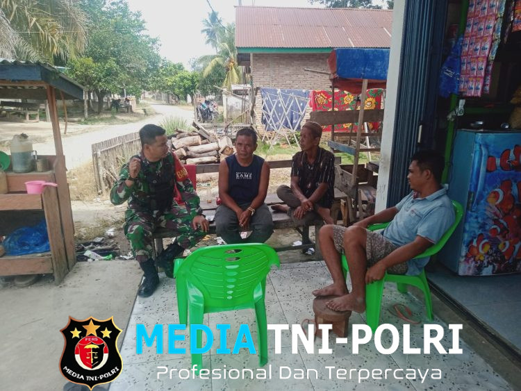 Pererat Silaturahmi dengan Warga, Babinsa Koramil 420-08/Tabir Sertu Afda’i Laksanakan Komsos di Desa Beluran Panjang
