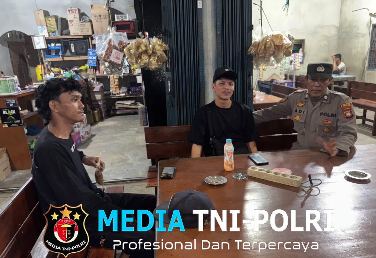 Sambangi Warga pada Jumat Malam, Polisi Polsek Mandor Ingatkan Ancaman Pencurian di Rumah