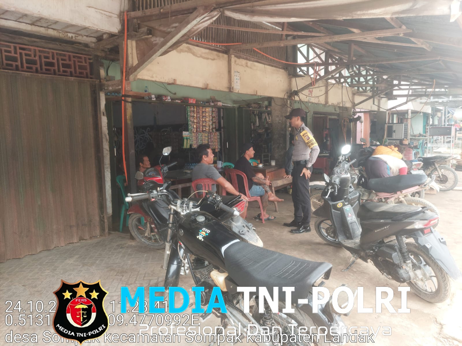 Duduk Santai Bersama Warga Binaan, Bhabinkamtibmas Subsektor Sompak Sampaikan Pesan Kamtibmas