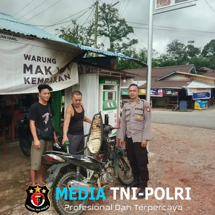 Cegah Aksi Pencurian, Anggota Polsubsektor Jelimpo Imbau Warga Waspada Usai Tarik Uang di ATM