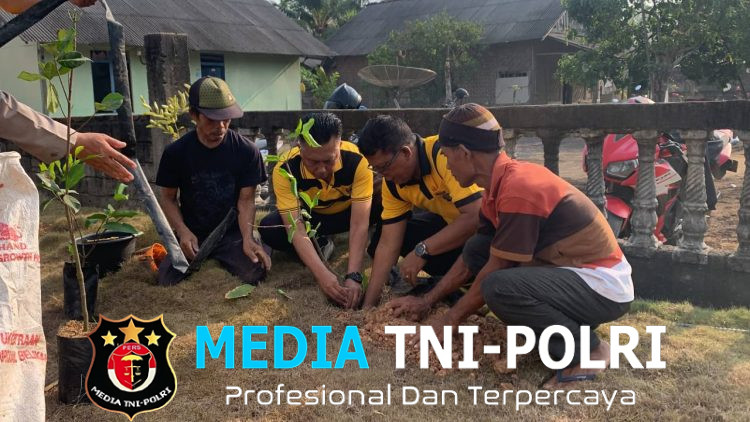 Polres Mesuji Gelar Kerja Bakti di Masjid Istiqlal dan Tanam 15 Pohon Buah dalam Program Indonesia Asri dan Green Policing