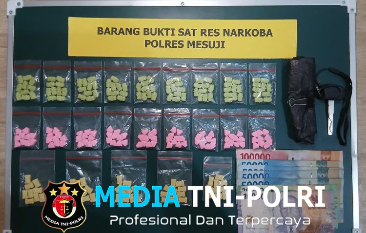 Tim Gabungan Polres Mesuji Gerebek Dua Lokasi Peredaran Narkoba di Mesuji Timur, Tiga Tersangka Diamankan, Senpi Rakitan dan Amunisi Disita