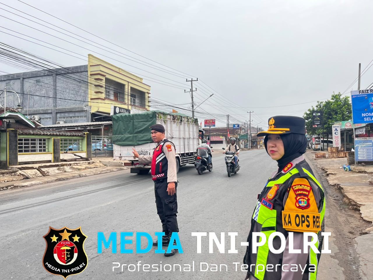 Polri Hadir untuk Masyarakat, Kapolres Lampung Utara Turun Langsung Gatur Lalin di Jalinsum Candimas