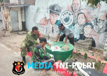 Babinsa Kemlayan Berikan Dukungan  Dalam Pembuatan TEBA di Wilayahnya