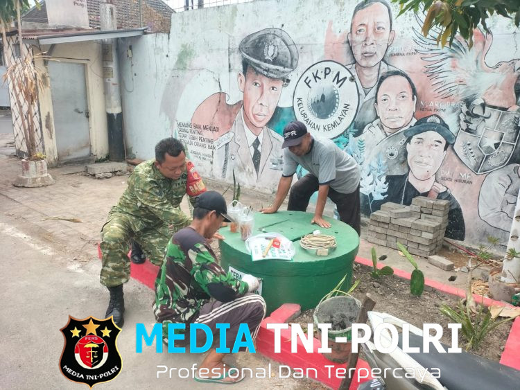 Babinsa Kemlayan Berikan Dukungan  Dalam Pembuatan TEBA di Wilayahnya