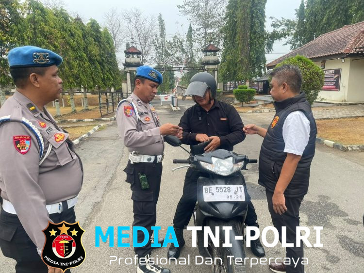 Dukung Operasi Patuh Krakatau 2026, Si Propam Polres Lampung Utara Periksa Kelengkapan Kendaraan Personel