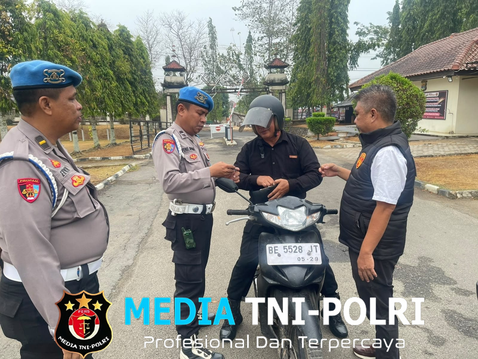 Dukung Operasi Patuh Krakatau 2026, Si Propam Polres Lampung Utara Periksa Kelengkapan Kendaraan Personel