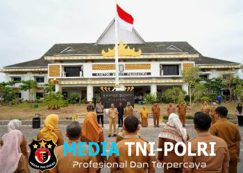 Bupati Pringsewu Riyanto Pamungkas Lepas Pendistribusian Logistik Pemilihan Kapekon Serentak