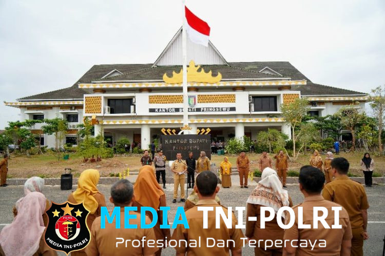 Bupati Pringsewu Riyanto Pamungkas Lepas Pendistribusian Logistik Pemilihan Kapekon Serentak
