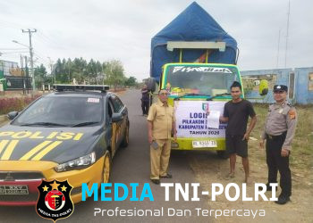 Polres Pringsewu Kawal Pendistribusian Logistik Pilkakon ke 59 Pekon
