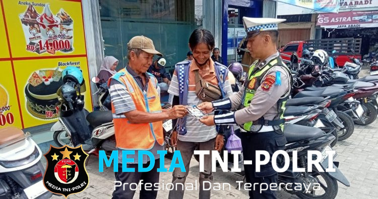 Operasi Patuh Krakatau 2026, Satlantas Polres Tanggamus Bagikan Brosur dan Pasang Banner di Jalinbar