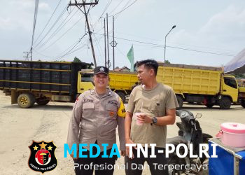 Di Bawah Terik Matahari, Polisi Tetap Dekat dengan Warga dan Peduli Pencegahan Karhutla