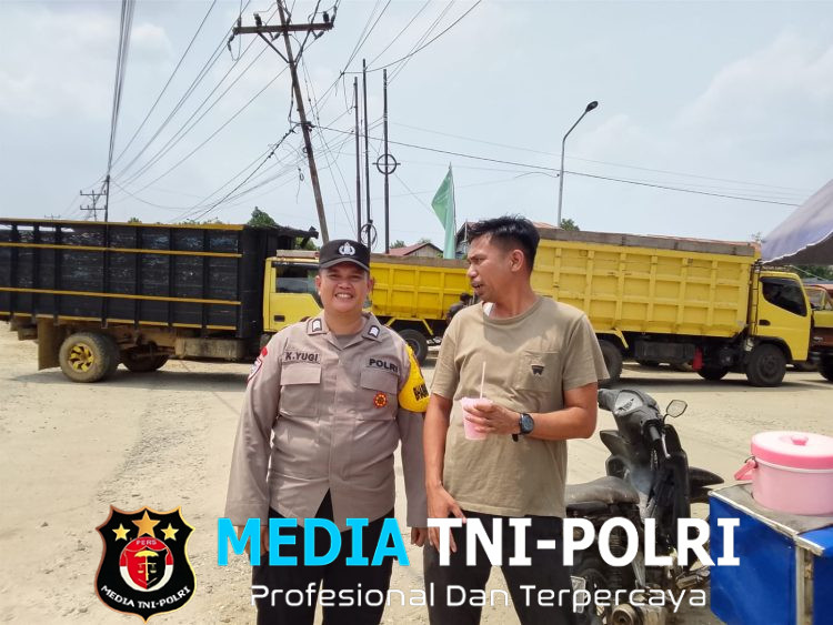 Di Bawah Terik Matahari, Polisi Tetap Dekat dengan Warga dan Peduli Pencegahan Karhutla