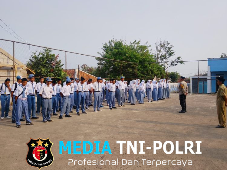 Tingkatkan Kedisiplinan Pelajar, Polsek Jajaran Gelar Kegiatan Polisi Pendamping Kelas di SMK Surya Kencana