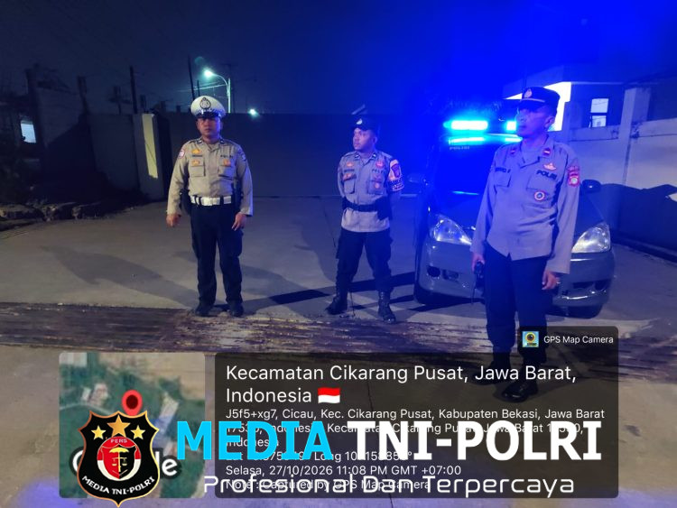 Antisipasi Kejahatan Jalanan dan Tawuran Dini Hari, Polsek Cikarang Pusat Gelar Patroli Mobile di Jalan Raya Cicau