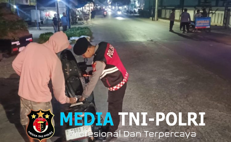 Tekan Potensi Kejahatan Malam, Polsek Babelan Gelar Operasi Kejahatan Jalanan di Jalan Raya Pasar Babelan
