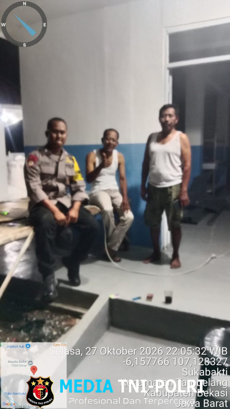 Tingkatkan Pengamanan Swakarsa Malam Hari, Bhabinkamtibmas Polsek Tambelang Sambangi Pos Kamling Desa Sukabakti