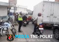Serentak Kawal Titik Rawan, Satlantas Polres Metro Bekasi Bersama Polsek Jajaran Urai Kepadatan Arus Pagi