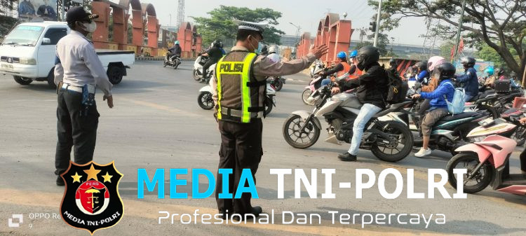 Kawal Arus Masyarakat Pagi Hari, Unit Lantas Polsek Cikarang Pusat Siagakan Personel di Perempatan Pasar Tegal Danas