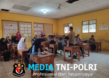 Edukasi Generasi Muda, Bhabinkamtibmas Polsek Setu Gelar Program Police Go to School di SMK Mutiara Jaya