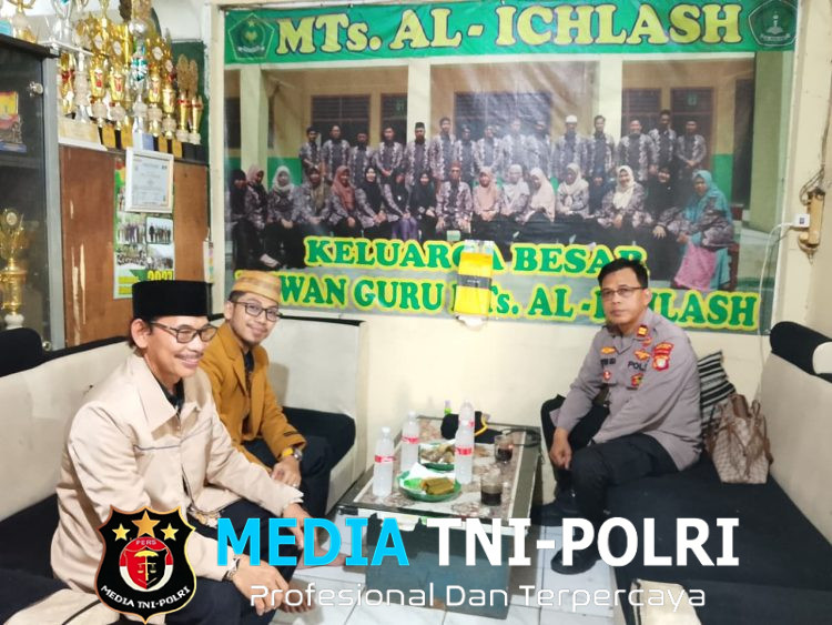 Peringati Hari Sumpah Pemuda Ke-98, Kanit Binmas Polsek Serang Baru Gelar Police Goes to School di SDIT dan SMPIT Al-Ikhlas