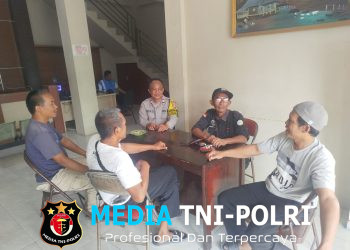 Tingkatkan Sikap Waspada dan Aktivasi Siskamling, Bhabinkamtibmas Polsek Kedungwaringin Sambangi Warga Kampung Kedunggede