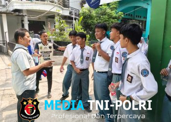 Tingkatkan Motivasi Belajar dan Kedisiplinan Pelajar, Polsek Pebayuran Siagakan Polisi Pendamping Kelas di SMA-SMK Az-Zhahiriyah
