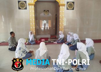 Berikan Motivasi Belajar dan Himbauan Kamtibmas, Personel Polsek Kedungwaringin Hadir dalam Program Polisi Pendamping Kelas di SMAN 1 Kedungwaringin