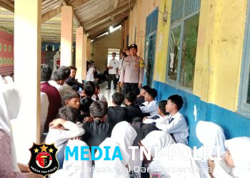Edukasi Karakter Pelajar, Kapolsek Pebayuran Pimpin Kegiatan Police Goes to School di SMP PGRI Pebayuran