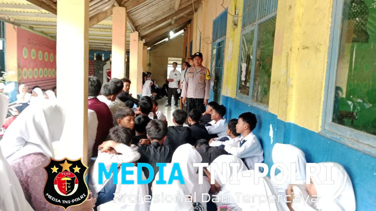 Edukasi Karakter Pelajar, Kapolsek Pebayuran Pimpin Kegiatan Police Goes to School di SMP PGRI Pebayuran