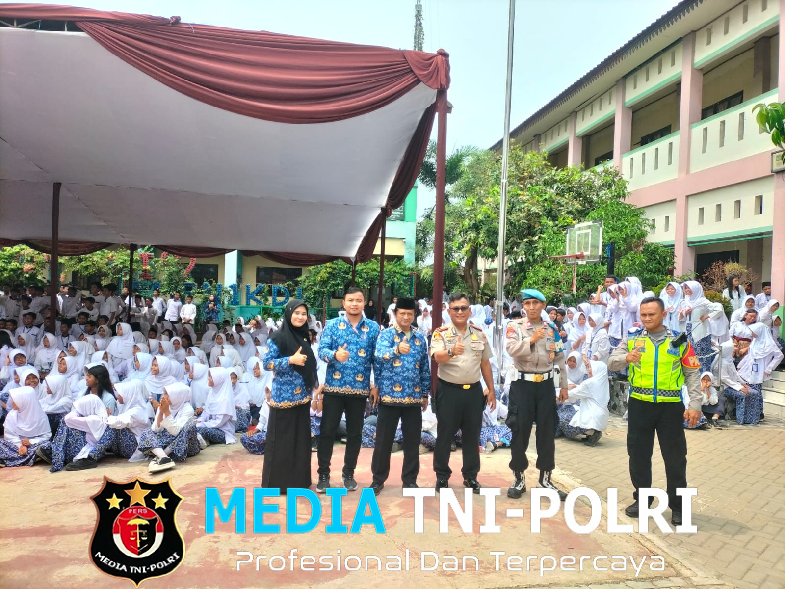 Tingkatkan Motivasi Belajar dan Kedisiplinan Pelajar, Kapolsek Kedungwaringin Pimpin Program Polisi Pendamping Kelas di SMPN 1 Kedungwaringin