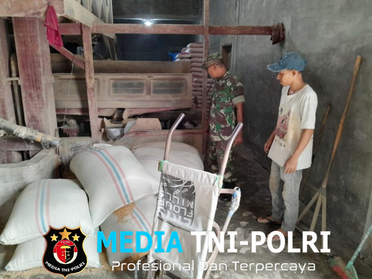 Di Balik Aktivitas Kilang Padi, Babinsa Pantau Ketersediaan Gabah