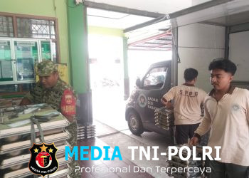 Babinsa Joyotakan Dukung Kelancaran Pendistribusian MBG di SMK Muhamadiyah 1 Surakarta