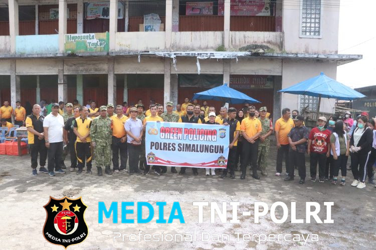 Green Policing Polres Simalungun Kapolres, TNI dan Pemkab Bergotong Royong Bersihkan Pasar Pematang Raya