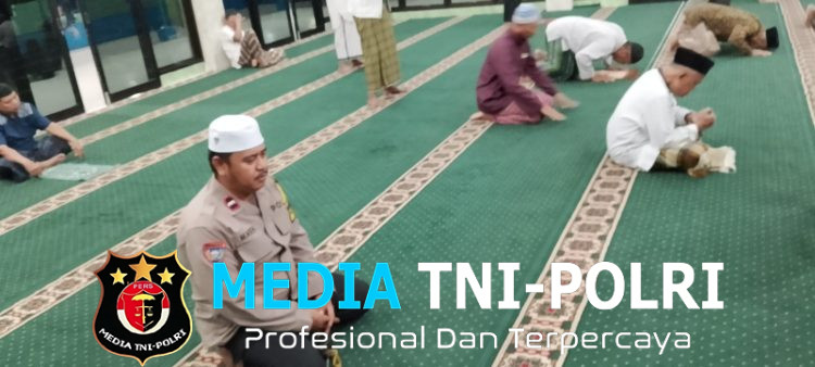 Pererat Silaturahmi dan Serap Aspirasi Warga, Bhabinkamtibmas Polsek Setu Gelar Subuh Keliling di Musholah Al Ikhlas Kertarahayu