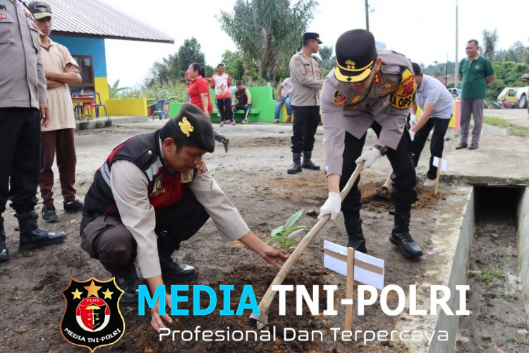 Kapolres Dairi Bersama Masyarakat Tanam Pohon, Wujudkan Lingkungan Hijau melalui Program Green Policing